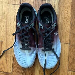 On Cloud Flow Women’s Running Shoes 6.5 New